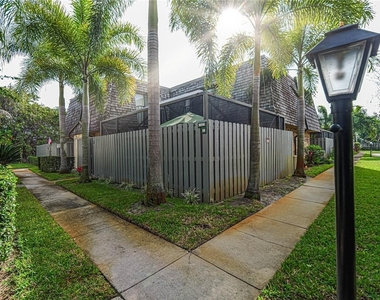340 S Waverly Place - Photo Thumbnail 28