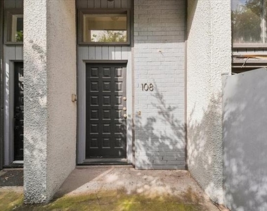 3618 Gillespie Street - Photo Thumbnail 2