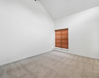 3618 Gillespie Street - Photo Thumbnail 23