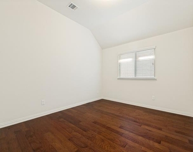2308 Knox Way - Photo Thumbnail 17