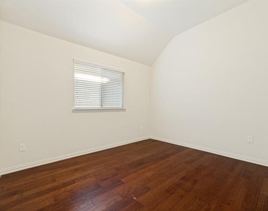 2308 Knox Way - Photo Thumbnail 16