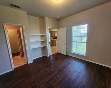 106 Collett Court - Photo Thumbnail 11