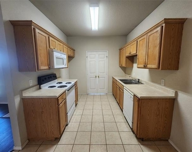 106 Collett Court - Photo Thumbnail 3