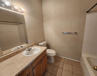 106 Collett Court - Photo Thumbnail 10