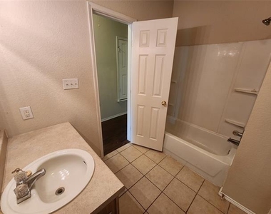 106 Collett Court - Photo Thumbnail 14