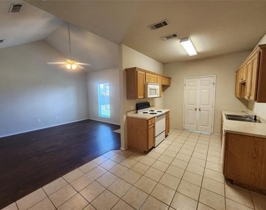 106 Collett Court - Photo Thumbnail 4
