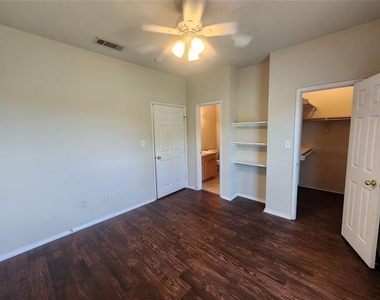 106 Collett Court - Photo Thumbnail 8