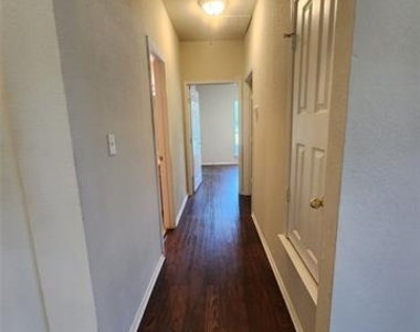 106 Collett Court - Photo Thumbnail 6