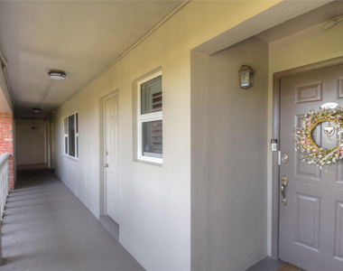 3111 Ne 51st Street - Photo Thumbnail 1