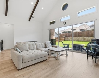 4728 Brockwell Drive - Photo Thumbnail 7
