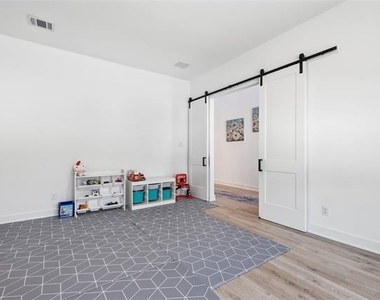 4728 Brockwell Drive - Photo Thumbnail 5