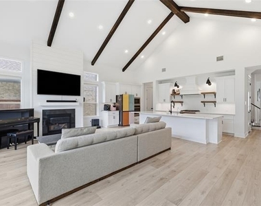 4728 Brockwell Drive - Photo Thumbnail 9