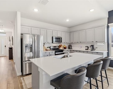 631 Southern Hills Drive - Photo Thumbnail 4
