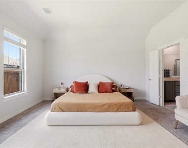 631 Southern Hills Drive - Photo Thumbnail 10