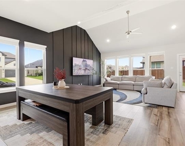 631 Southern Hills Drive - Photo Thumbnail 3