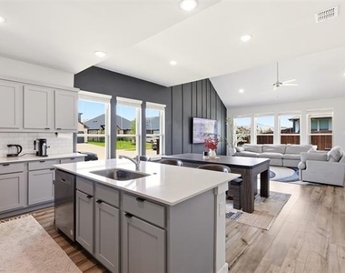 631 Southern Hills Drive - Photo Thumbnail 2