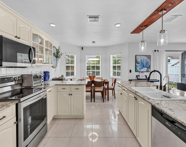 101 Gables Boulevard - Photo Thumbnail 8
