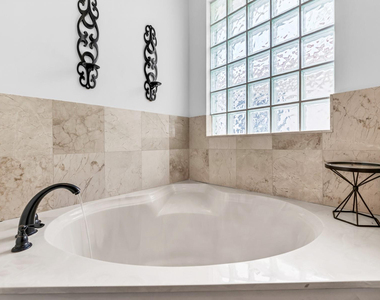 101 Gables Boulevard - Photo Thumbnail 14