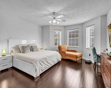 101 Gables Boulevard - Photo Thumbnail 11