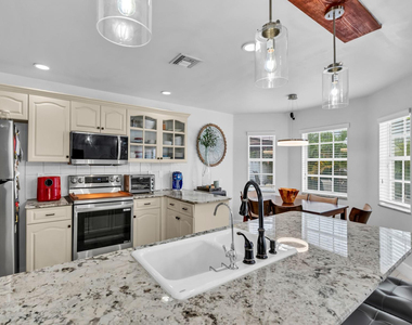 101 Gables Boulevard - Photo Thumbnail 7