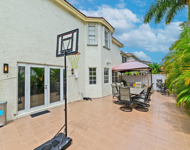 101 Gables Boulevard - Photo Thumbnail 24