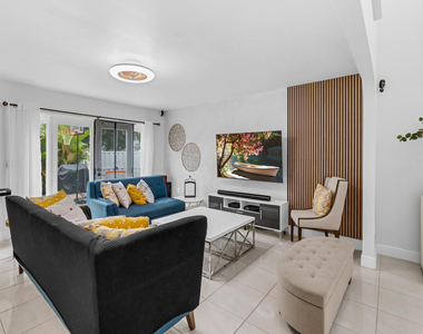 101 Gables Boulevard - Photo Thumbnail 5