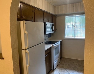 1221 Willow Wood Court - Photo Thumbnail 8