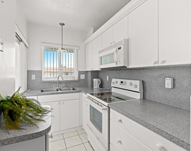 2100 Ne 38th Street - Photo Thumbnail 11