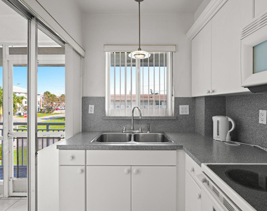2100 Ne 38th Street - Photo Thumbnail 12
