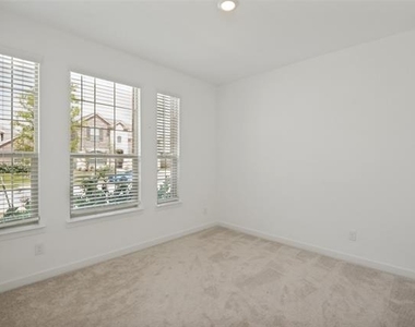 536 Breeds Hill Road - Photo Thumbnail 6
