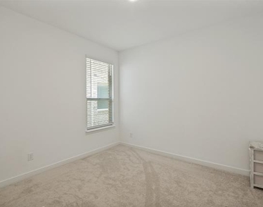 536 Breeds Hill Road - Photo Thumbnail 8