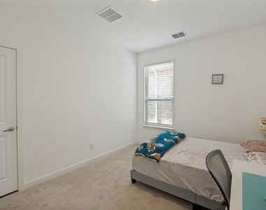 536 Breeds Hill Road - Photo Thumbnail 9