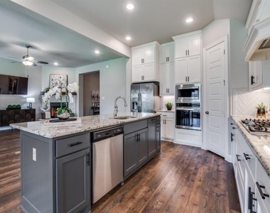 334 Sahara Drive - Photo Thumbnail 8