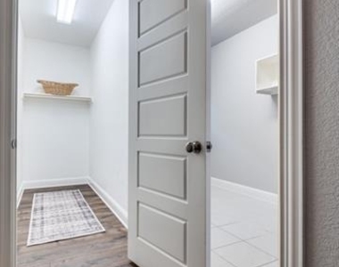 334 Sahara Drive - Photo Thumbnail 20