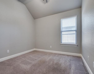 334 Sahara Drive - Photo Thumbnail 11