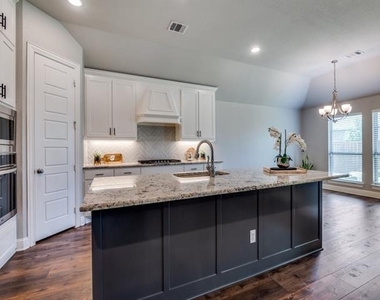 334 Sahara Drive - Photo Thumbnail 9
