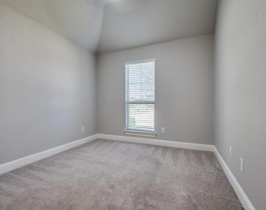 334 Sahara Drive - Photo Thumbnail 13