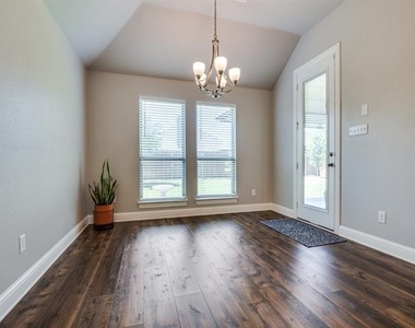 334 Sahara Drive - Photo Thumbnail 7
