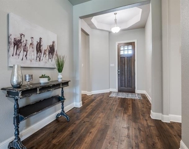 334 Sahara Drive - Photo Thumbnail 3