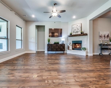 334 Sahara Drive - Photo Thumbnail 5