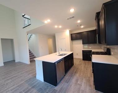 16020 Aquilla Way - Photo Thumbnail 3