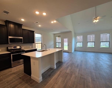 16020 Aquilla Way - Photo Thumbnail 2