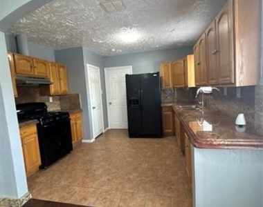 2218 Rockefeller Boulevard - Photo Thumbnail 2