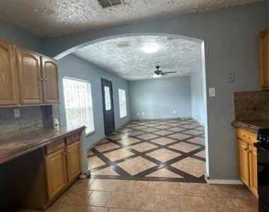 2218 Rockefeller Boulevard - Photo Thumbnail 3