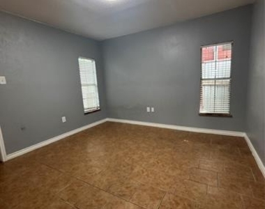 2218 Rockefeller Boulevard - Photo Thumbnail 6