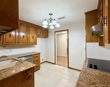 3212 Laurel Oaks Court - Photo Thumbnail 6