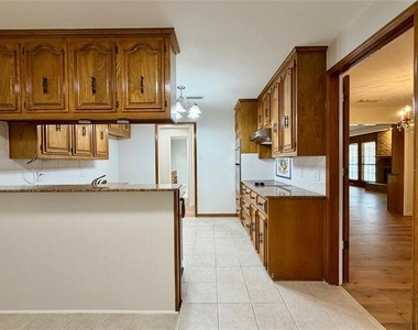 3212 Laurel Oaks Court - Photo Thumbnail 16