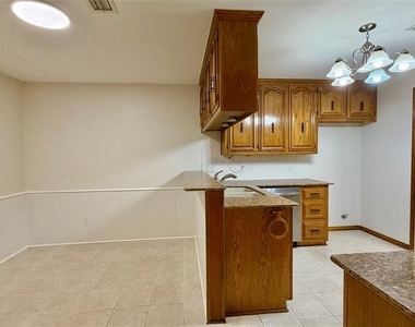 3212 Laurel Oaks Court - Photo Thumbnail 15