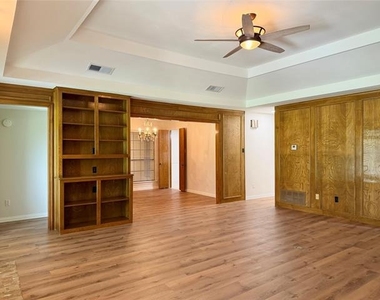 3212 Laurel Oaks Court - Photo Thumbnail 7