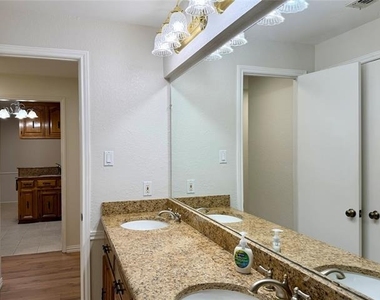 3212 Laurel Oaks Court - Photo Thumbnail 14